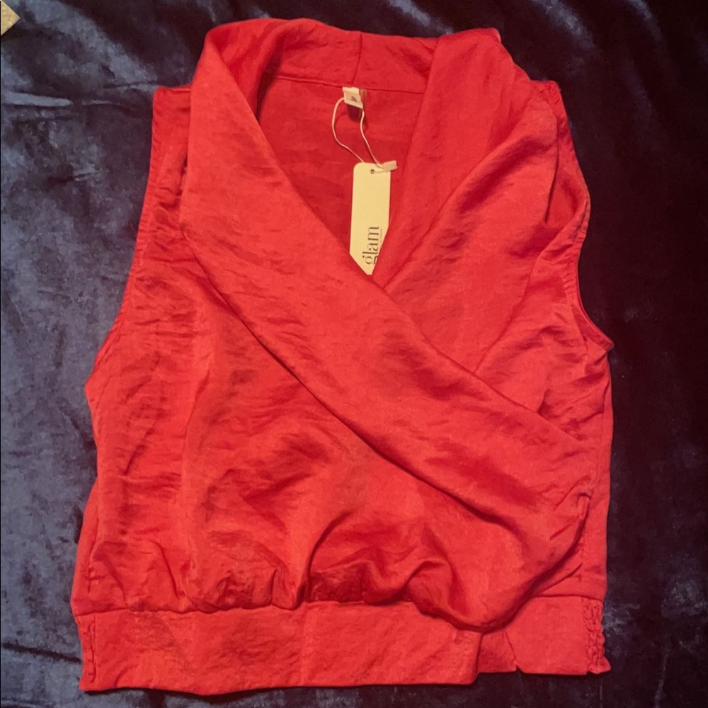 Hot pink top by Glam